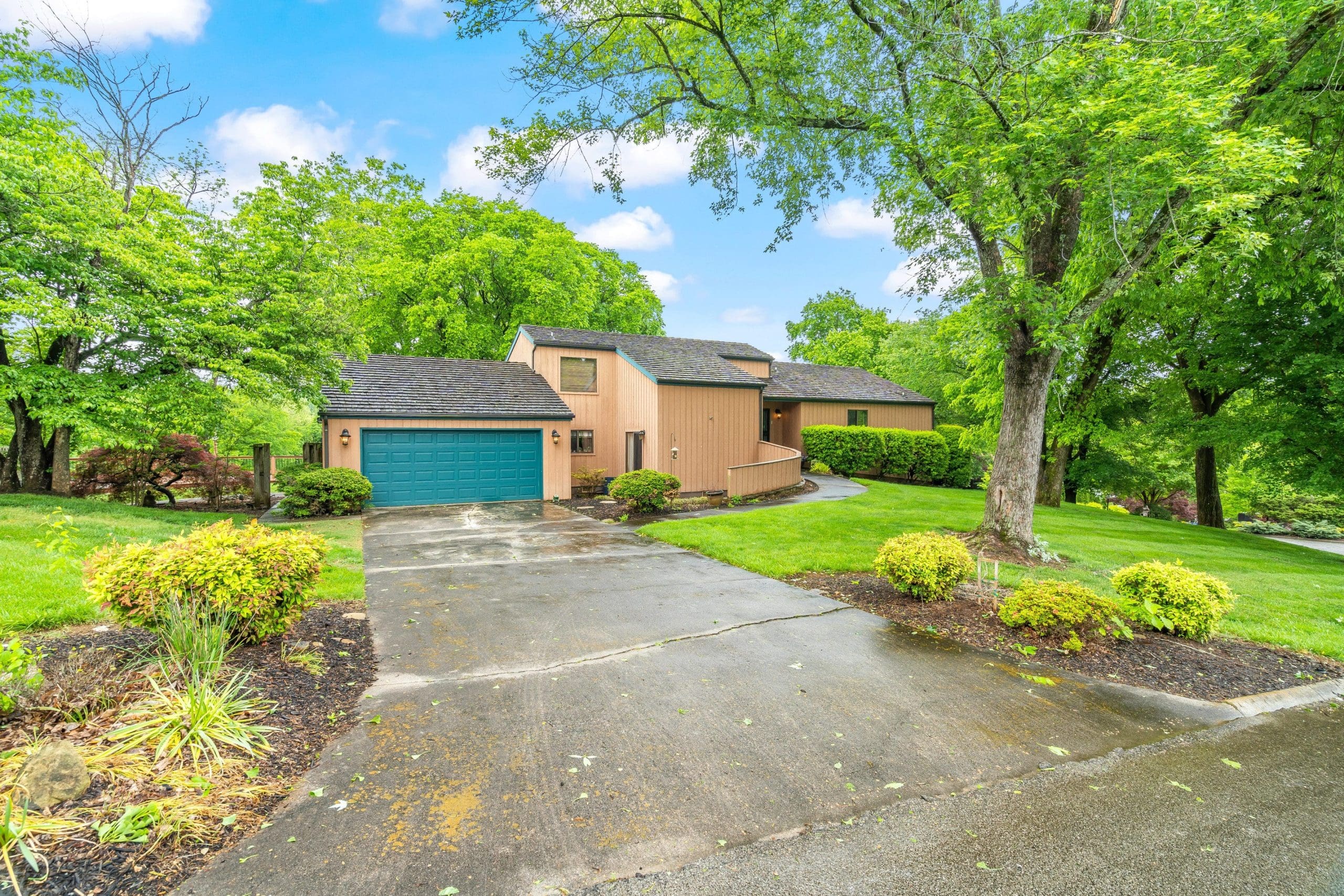 This image is by Powell Auction & Realty.