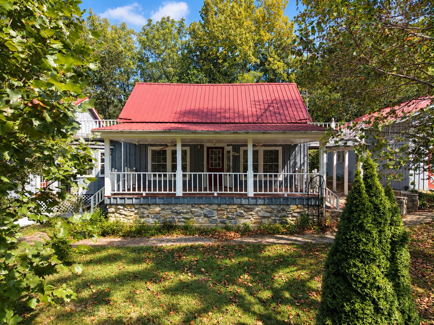 This image is by Powell Auction & Realty.