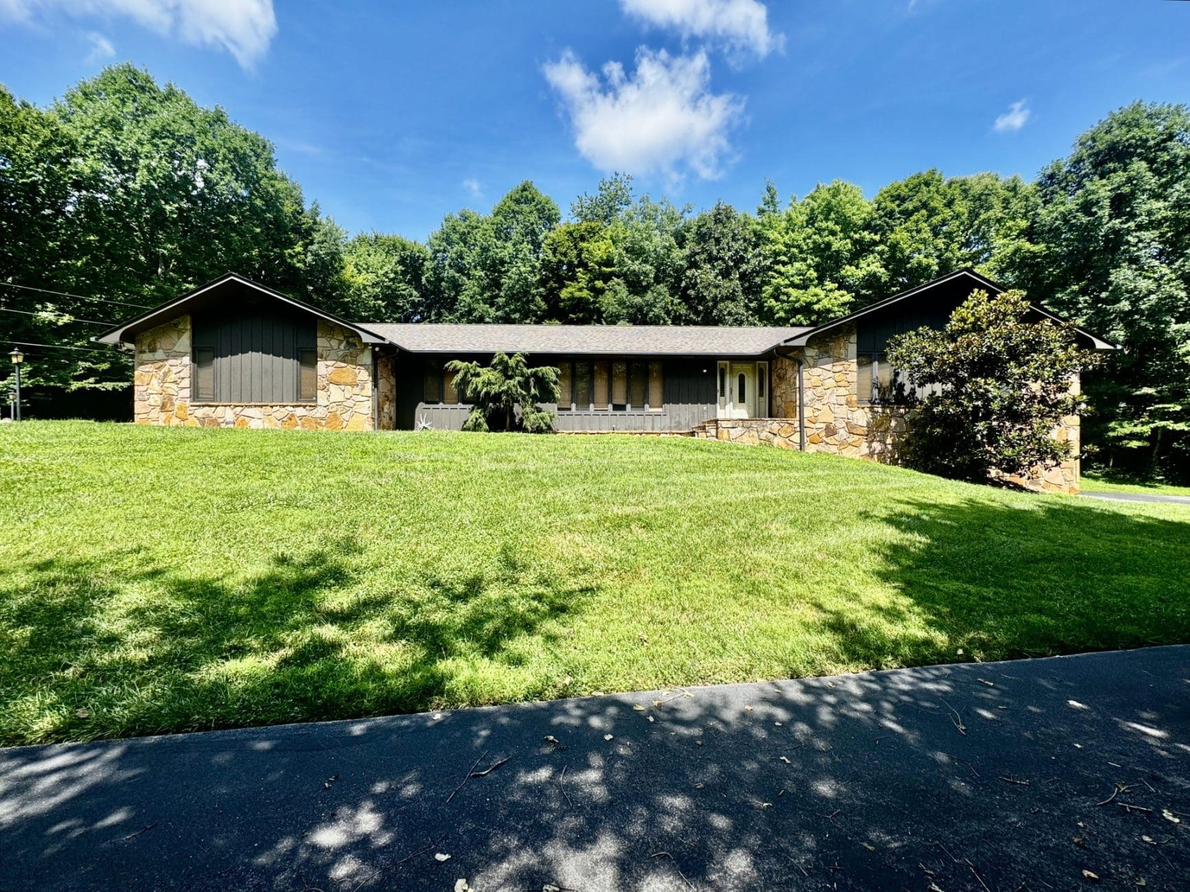 This image is by Powell Auction & Realty.