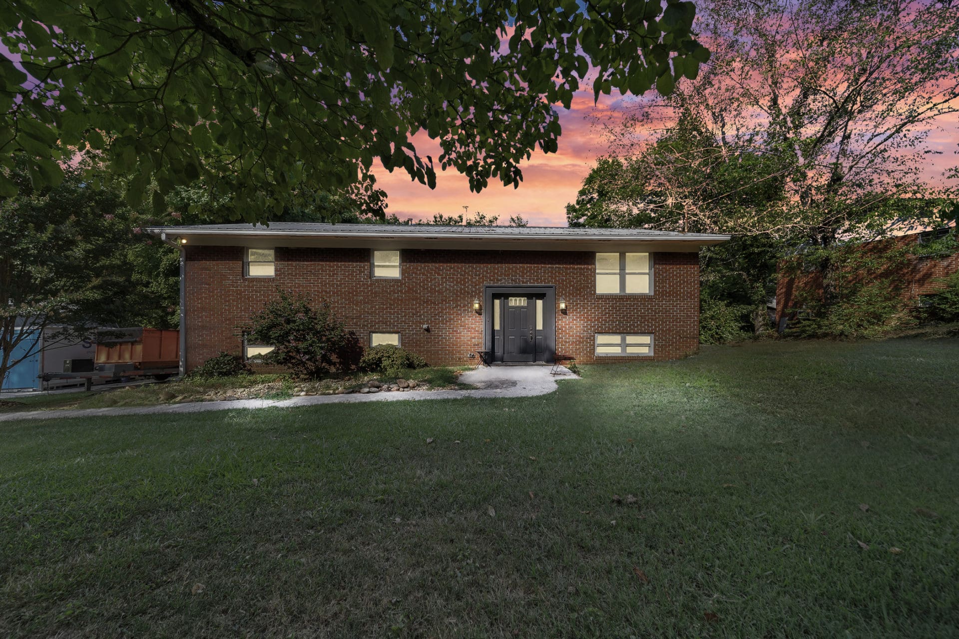 This image is by Powell Auction & Realty.