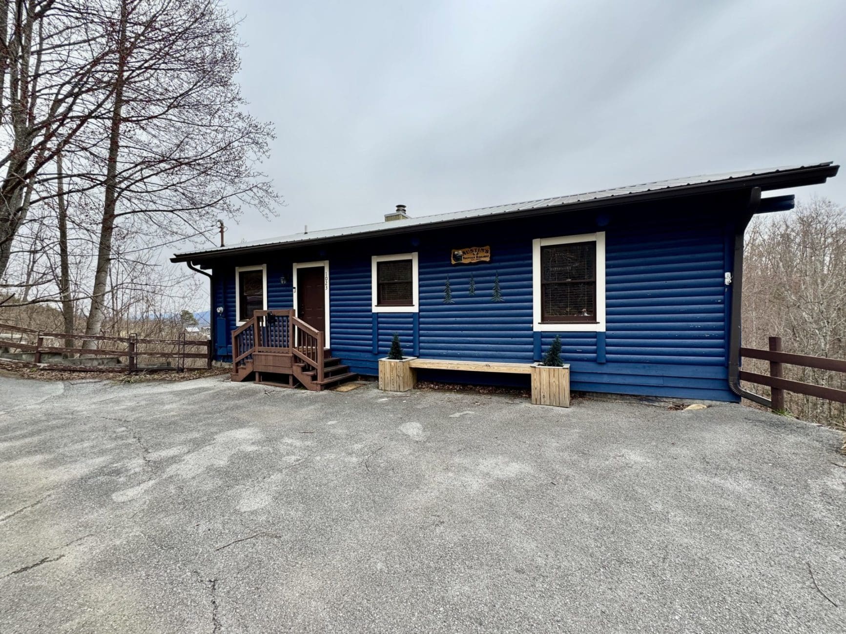This image is by Powell Auction & Realty.