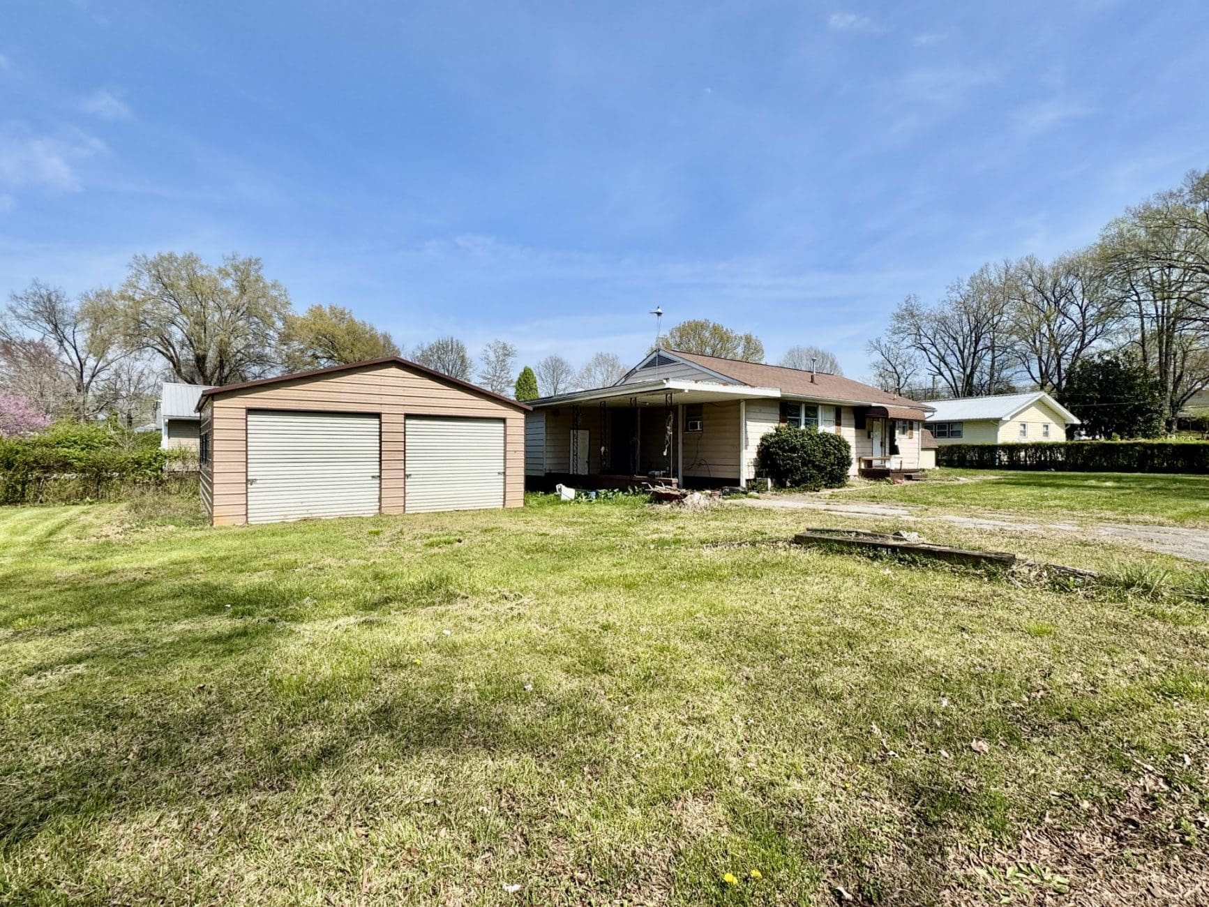 This image is by Powell Auction & Realty.