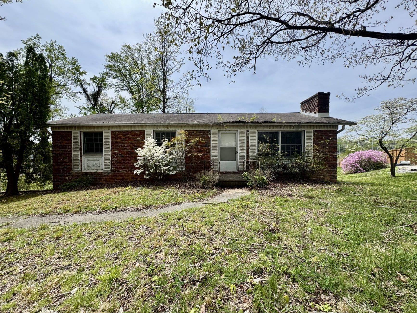 This image is by Powell Auction & Realty.