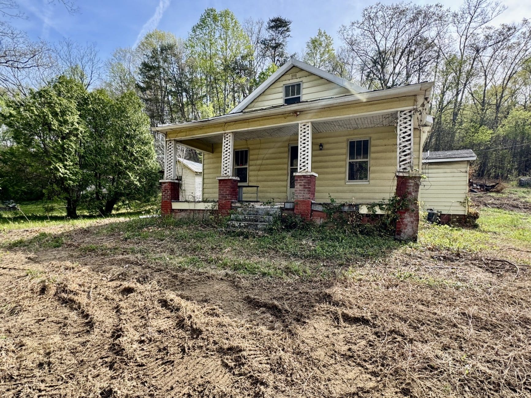 This image is by Powell Auction & Realty.