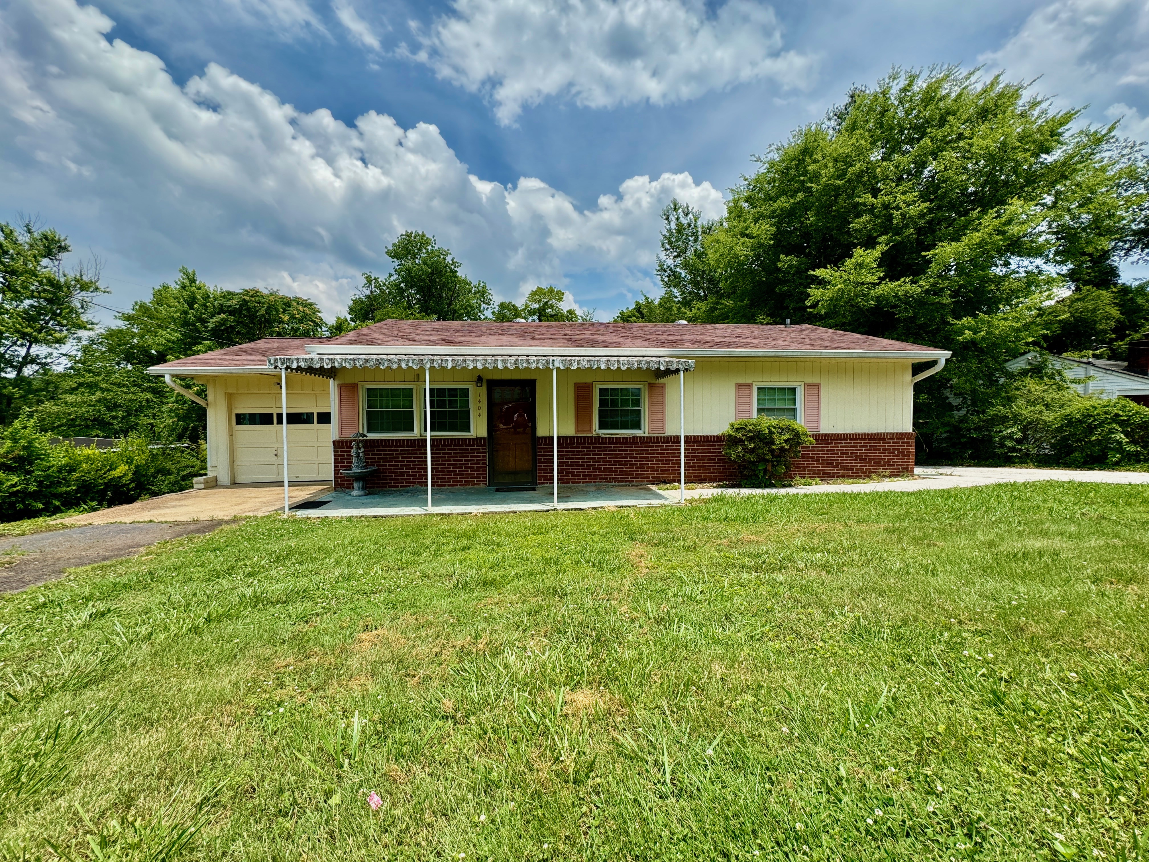 This image is by Powell Auction & Realty.